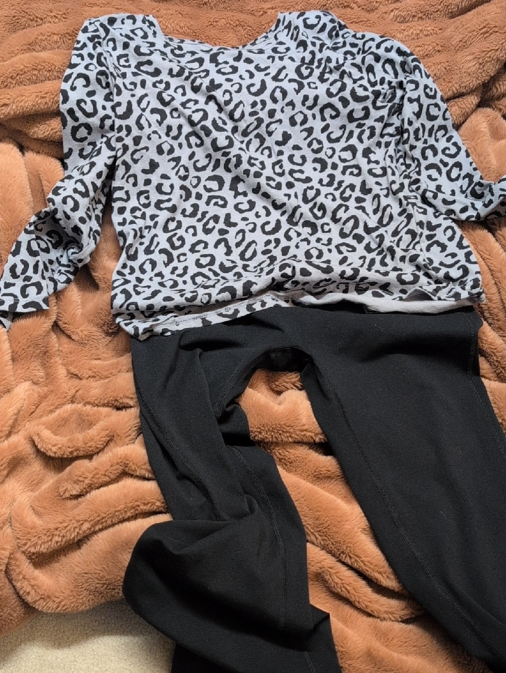 Amazing Deal 3 Piece -Long Sleeve Grey Leopard Shirt , Black Leggings, Sandals